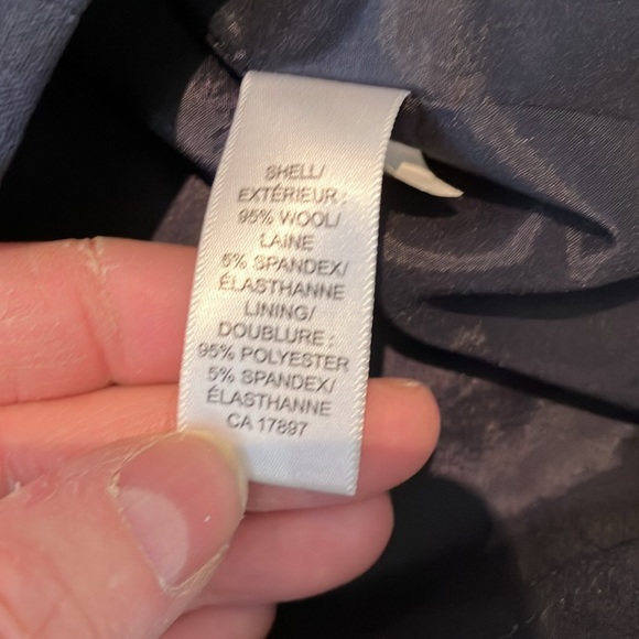 Banana 2P navy lined skirt with back kick pleat. - Picture 6 of 12